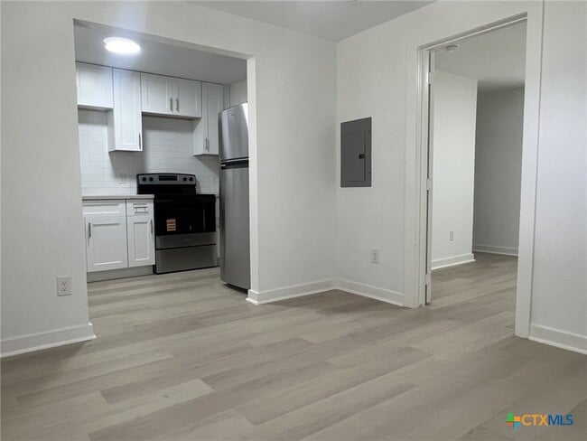 Building Photo - 201 Lowery Dr