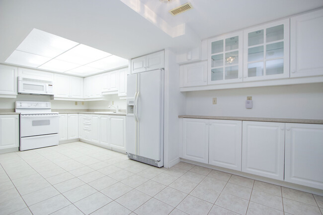 Building Photo - 650 Cognac Crescent