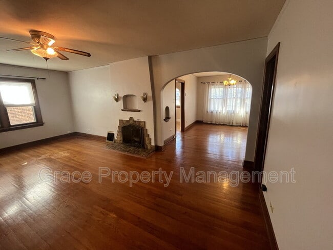 Building Photo - 343 S Clarkson St