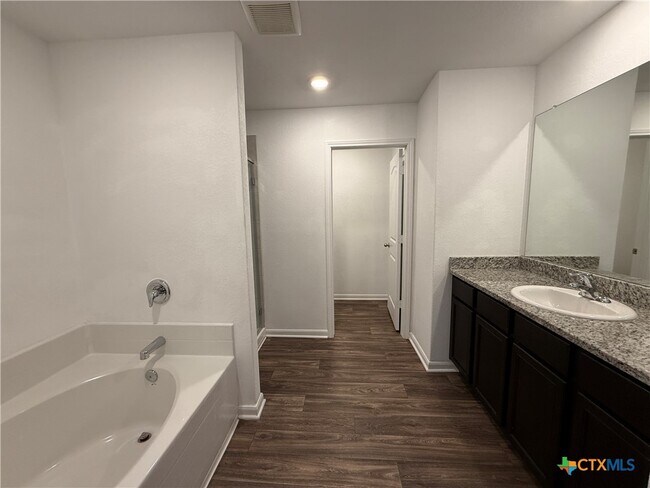 Foto del edificio - 761 Greenway Trl