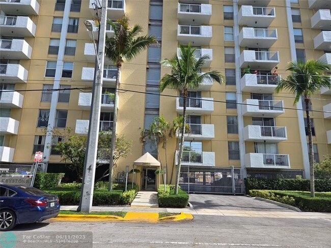 Foto del edificio - 2000 NE 135th St