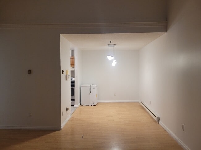 Building Photo - 1 Lombardy Ln