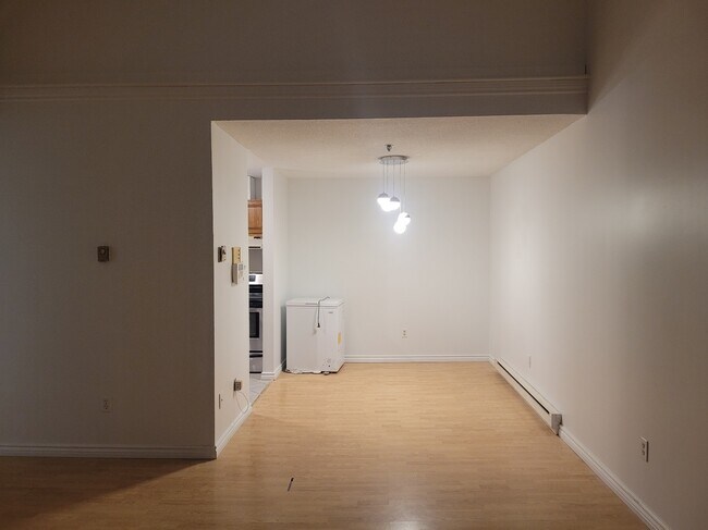 Photo du bâtiment - 1 Lombardy Ln