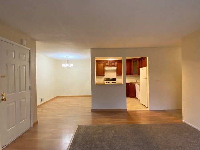 Building Photo - 312 Bromley Pl