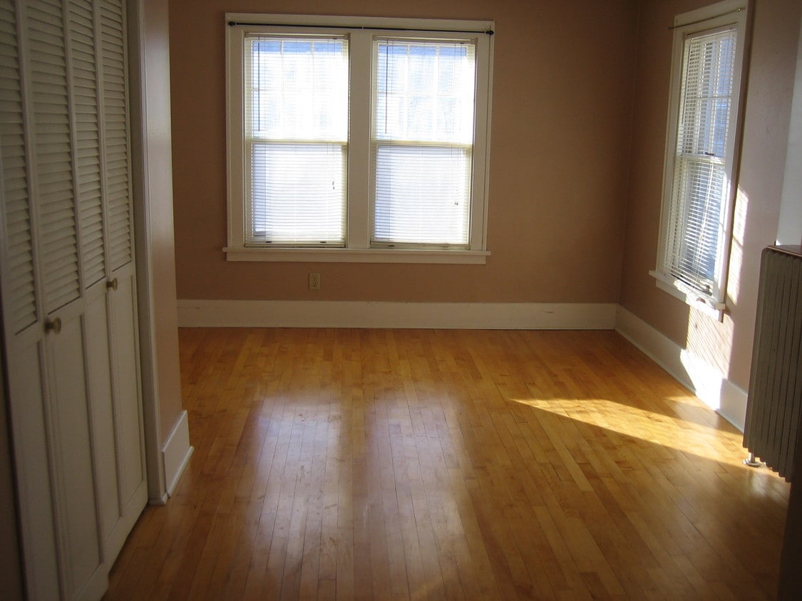 Building Photo - 116 W Thayer Ave