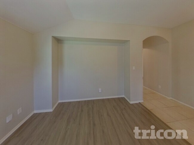 Foto del edificio - 369 Magnolia Dr