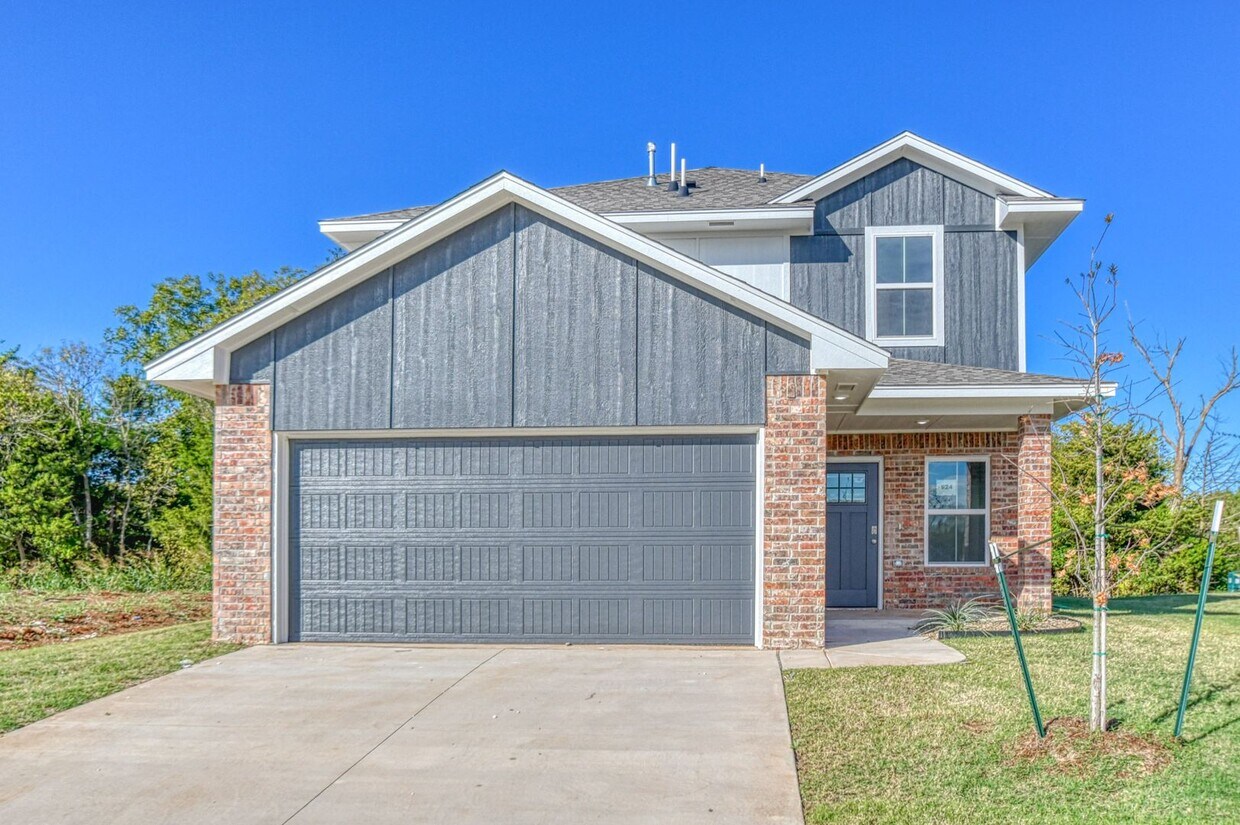 Foto principal - Brand New Construction! Lawn care included!