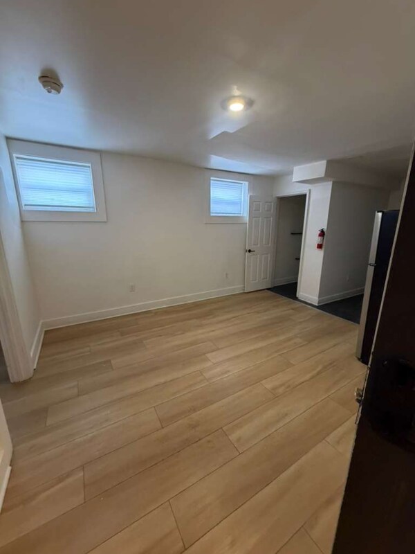 Foto del edificio - 1384 W 83rd St