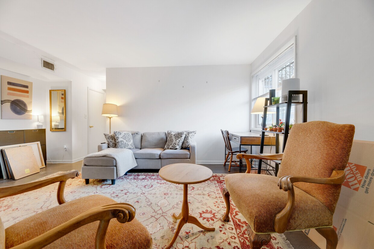 Primary Photo - 3433 Mt Pleasant St NW