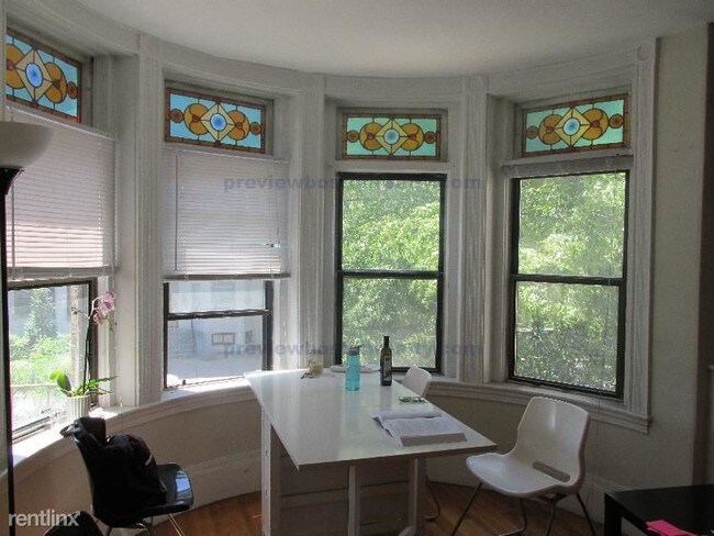 Foto del edificio - 45 Westland Ave