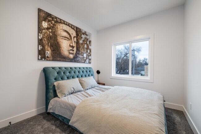 Photo du bâtiment - 8719 77 Ave NW