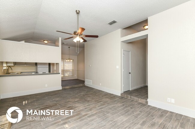 Building Photo - 914 Pierce Arrow Dr