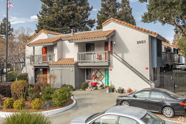 Building Photo - Creek at 2645