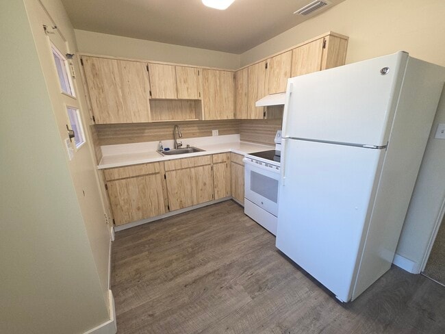 Building Photo - 644 E Harwood St