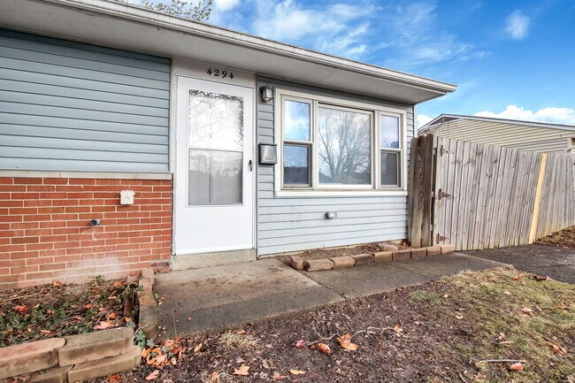 Foto del edificio - 4294 Ellery Dr