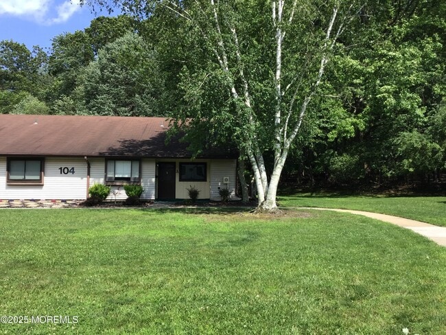 Building Photo - 104 Amberly Dr
