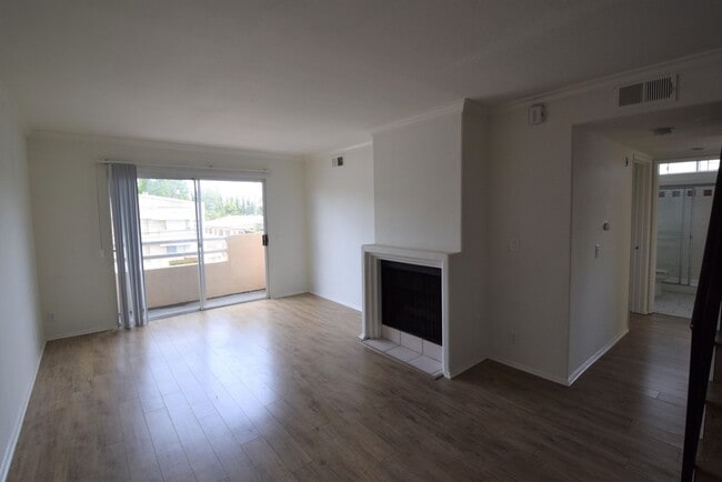 Building Photo - 6041 Fulton Ave