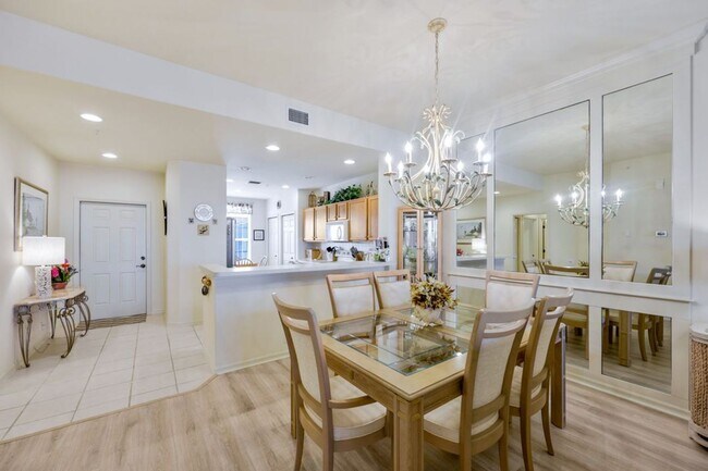 Building Photo - Beautiful 3rd Floor Condo with Lake View