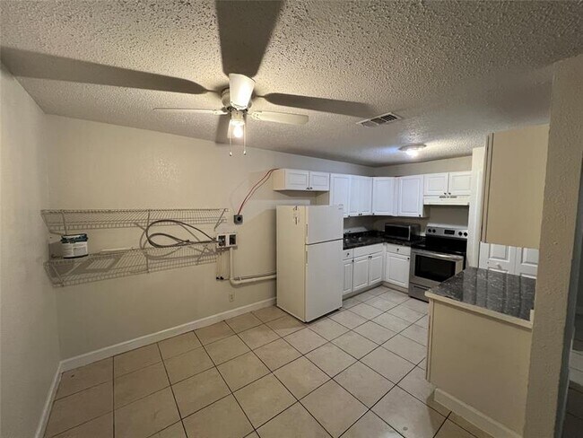 Foto del edificio - 5303 NW 24th Ct
