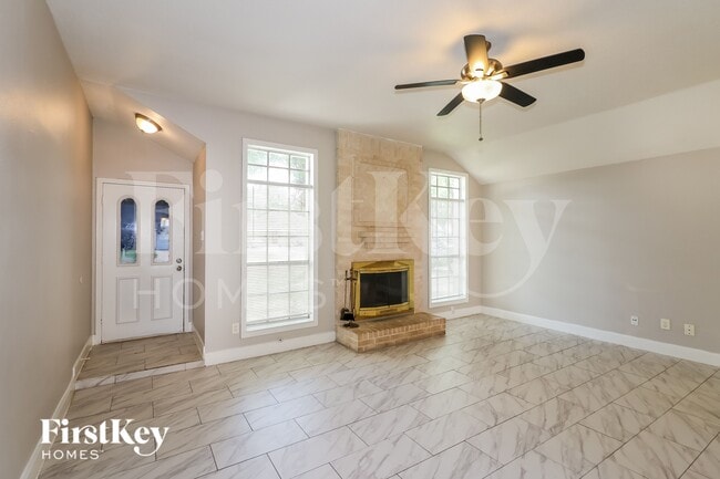 Foto del edificio - 15422 Pebble Lake Dr