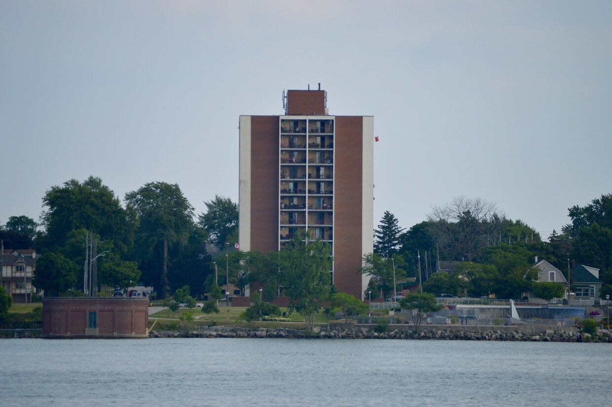 Primary Photo - Royal Tower Apartments