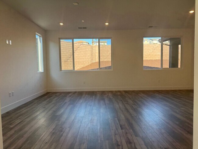 Foto del edificio - New Folsom home with solar!