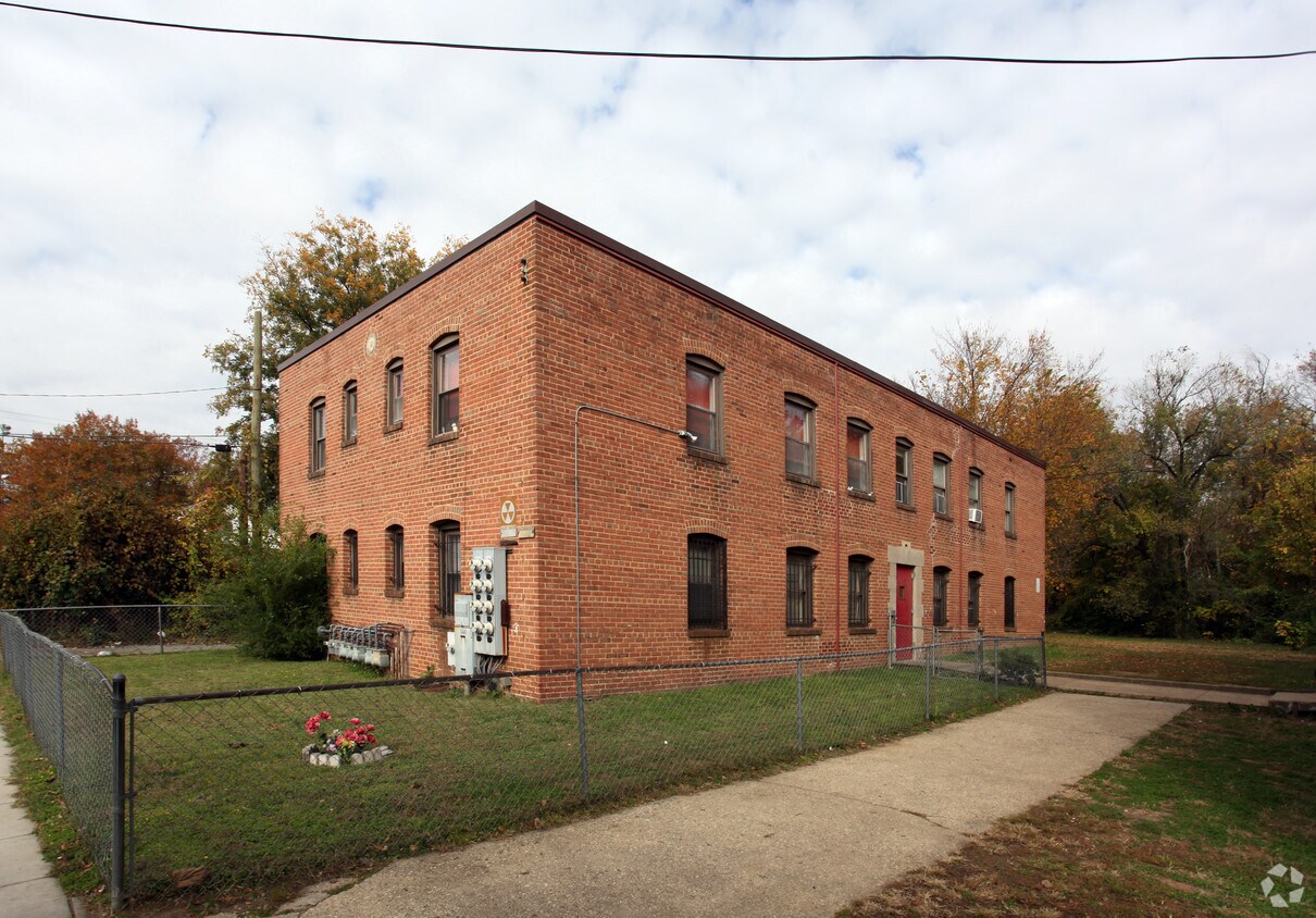 Foto principal - 4912 Nash St NE