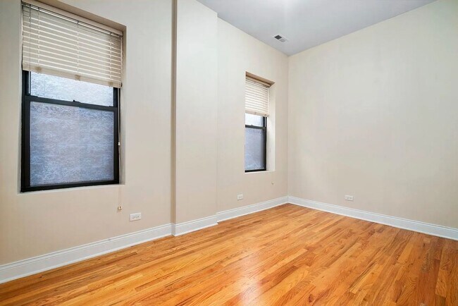 Foto del edificio - 1634 W Cermak Rd