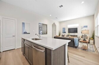 Building Photo - 1013 Erin St