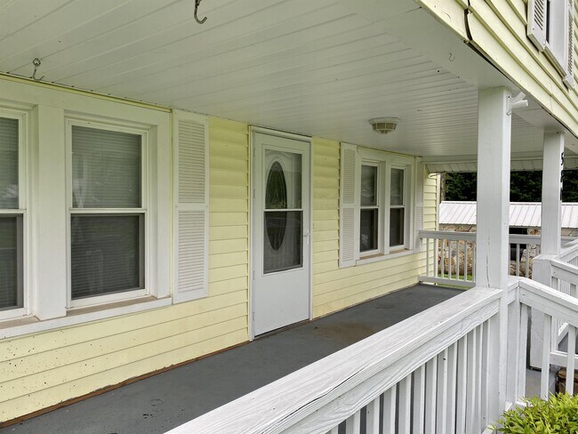 Building Photo - 580 Traphill Rd