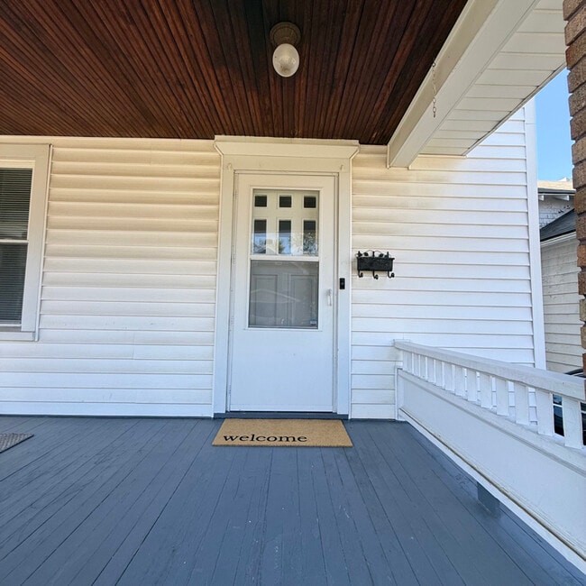 Building Photo - 1804 Storrs Ave