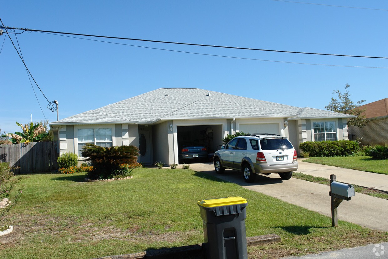 Foto del edificio - 3222-3224 Santa Rosa Dr