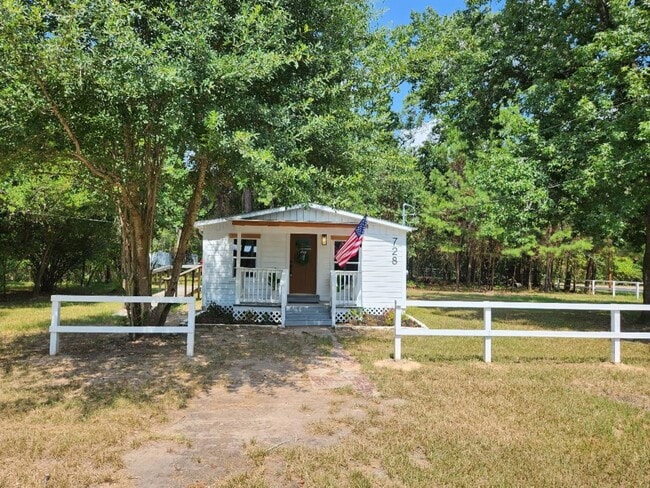 Building Photo - 728 Hudson Rd
