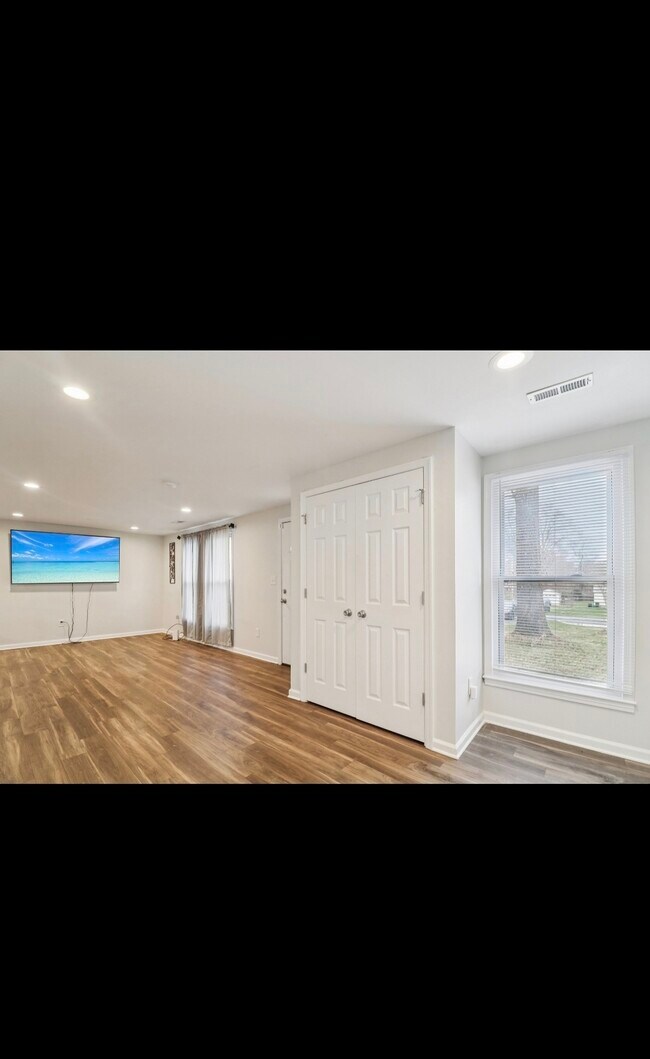 Foto del edificio - 1605 Airport Ln