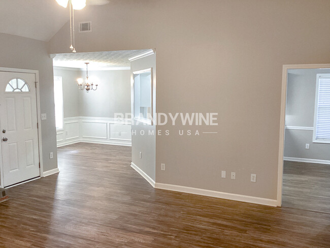 Building Photo - One month FREE RENT