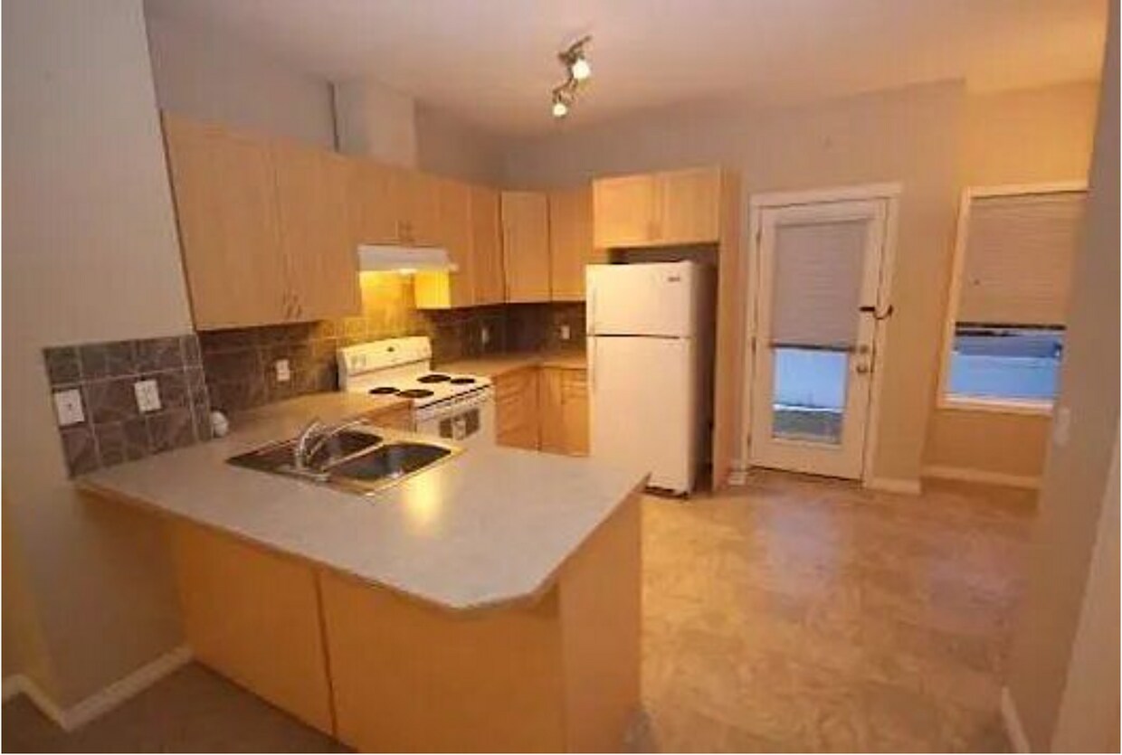 Photo principale - 111 111 Tarawood Ln NE