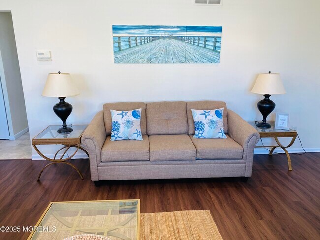 Building Photo - 19 Diane Ln