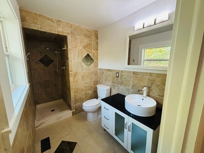 Foto del edificio - 700 E Edna St