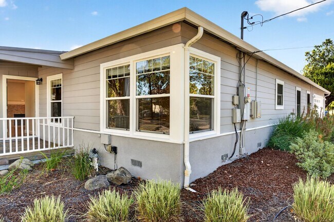 Foto del edificio - Rare Walnut Creek Rental! Single-Story Home with NEM 2 Solar, Spacious Yard & Premium Finishes!!