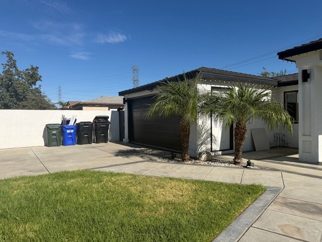 Building Photo - 2516 Fernley Dr