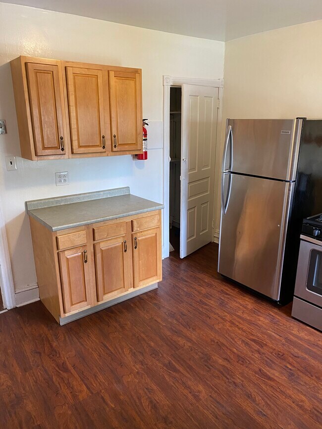 kitchen - 46 E Stewart Ave