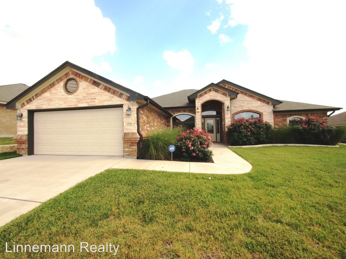 Primary Photo - 4 br, 2.5 bath House - 2706 Traditions Drive