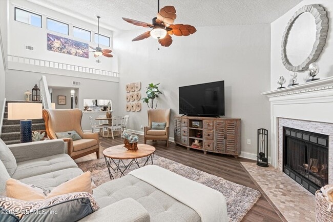 Living Room - 132 La Pasada Cir W