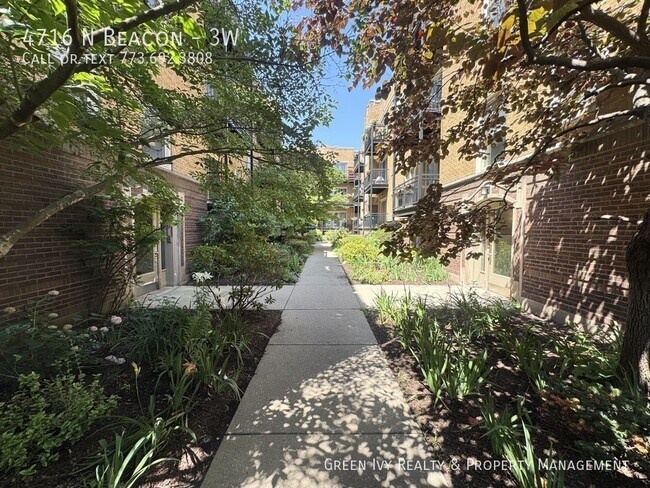 Foto del edificio - 4716 N Beacon St