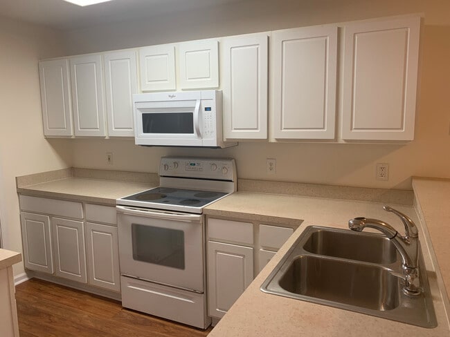 Building Photo - 4468 Lady Banks Ln