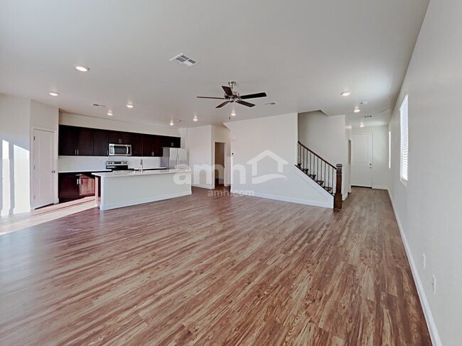 Foto del edificio - 719 Terrain Star Ave