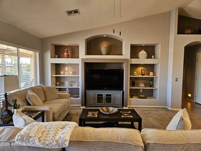 Foto del edificio - 14909 W Crenshaw Dr