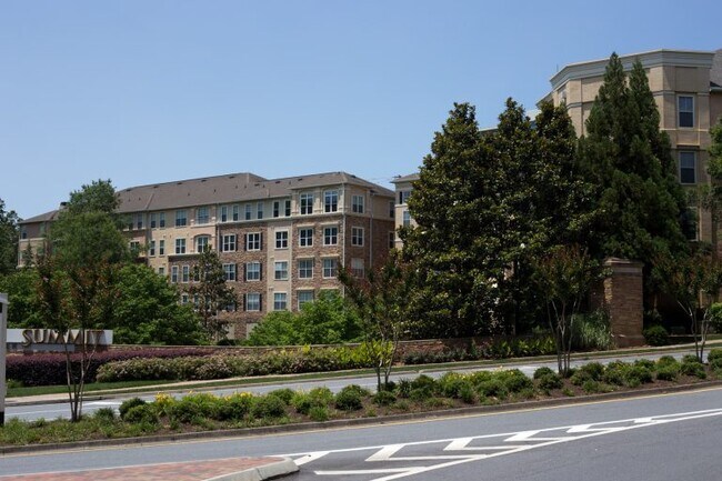 Foto del edificio - 10 Perimeter Summit Blvd NE