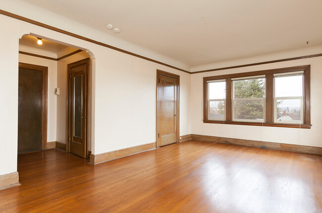 Building Photo - 411 N 63rd St