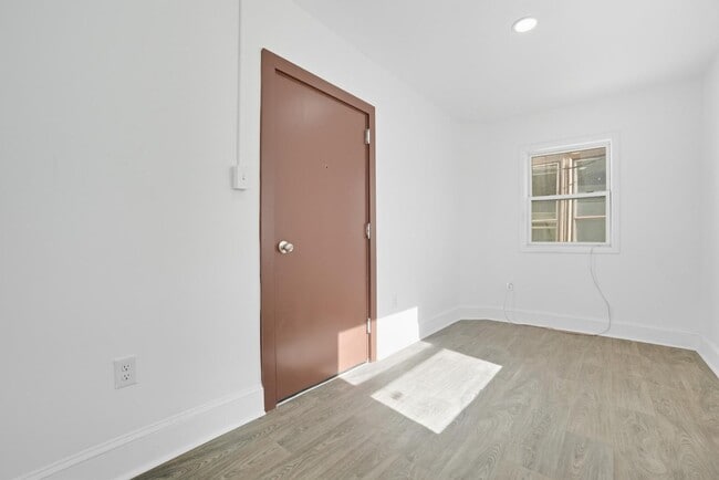 Building Photo - 159 W Washington St